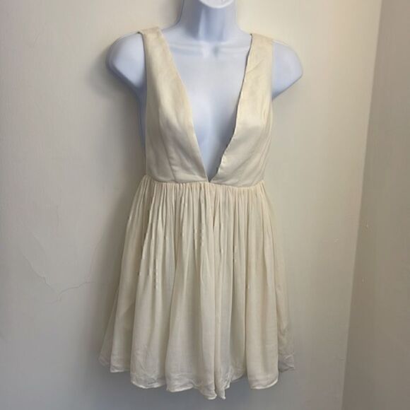Tobi Dress Cream V Neck Size Small - Picture 6 of 7